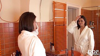 Beautiful Cinthia's cum in mouth scene