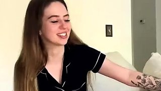 Flexible pale brunette with foot fetish does hot footjob