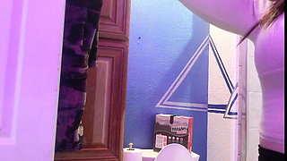 Zoey Portland Pornstar Playing with Her Pussy in the Bathroom Before Court