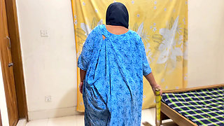 Huge Hanging Milky Tits & Ass Hot Indonesia Muslim Aunty Clean My Room & Try to Seduce Me for Sex