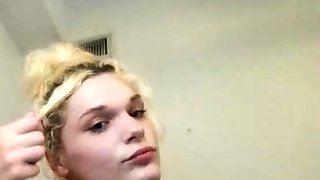 Close up MILF masturbation