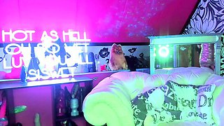 Hottest Amateur 19yo Blonde Teen going solo on Webcam