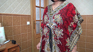 British Indian Cleaning Maid Swallows Her Boss Huge Cumshot