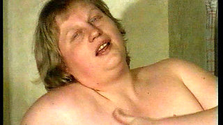 BBW German amateur bitch plays with big sex toy
