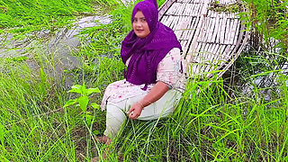Chubby Desi Outdoor Village Aunty Homemade Chudai Video