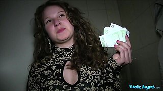 Casting fuck for money with a gorgeous brown-haired Bunny Baby