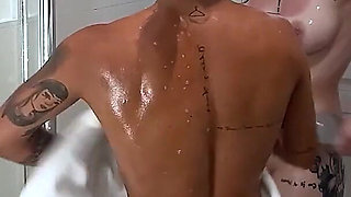 Threesome with Two Beautiful Tattooed. Malafalda and Valeria Del Río Split It in Pepeporn