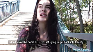 Natural Anna's outdoors scene