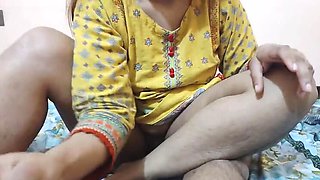 Step Mom Gives Me a Handjob Massage with Clear Hindi Dirty Talk