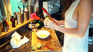 Lemon Juice Vs. Lemon Squeezer