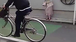 Public Ripple - a Sensitive Cutie Shows Her No-hands Trick on a City Acme Walk Chapter-1