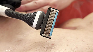 Fuck Bud Shaves My Pussy Before Fingering My Creamy Cunt