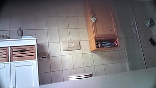 girlfriend Lilly piss and shower
