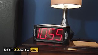 Duo lenina crowne & danny try to get their morning nut sans the motel maid catching them in the act - brazzers