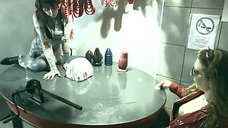 SPITWORM at the spitting table