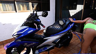 Big booty Thai GF motobike wash and big ass anal penetration