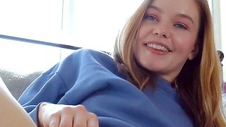 Hot amateur blonde pregnant toying her pussy solo