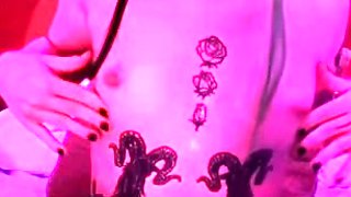 Amateur brunette double toying on webcam