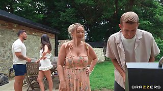 Sex Worker Sneaks A Blowjob With Danny D, Klara Divine And Jordi Polla