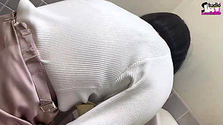 Public Ripple - a Sensitive Cutie Shows Her No-hands Trick on a City Acme Walk Chapter-1