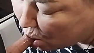 After a Deep Blowjob, the Mother-in-law Spat Out the Sperm