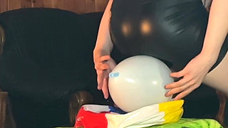 Beach Ball Sit to Pop Race! Bigbootylucy and Dragon Agressively Sit Pops 10 Beachballs and 2 Balloons Under a Minute! 2 Cameras