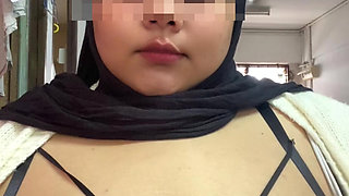 Horny hijabi massage big titty