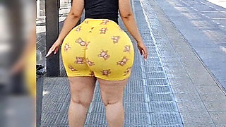 Big ass waiting for the bus in Argentina