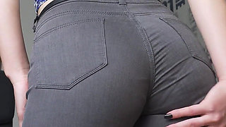 Amateur MILF Teases Perfect Ass in Super Tight Jeans and Panties Line