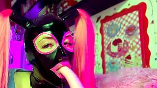Pissing masturbating babe solo toy play