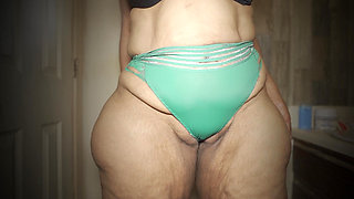 BIG BOOTY PHAT ASS ANAL QUEEN SHOWS OFF HER PHAT ASS