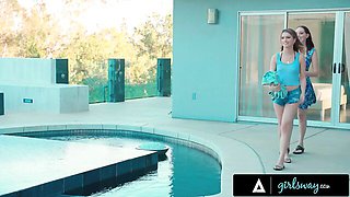 Glamour Nickey Huntsman at lesbian clip