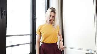 Blondie model Katherine Fox nicely plays with her wet shaved pussy
