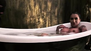 Mistress Kennya - A Foot Massage In My Bath