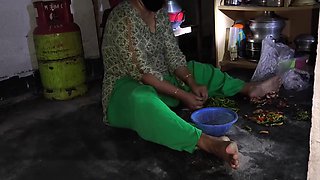 My Aunty Was Cutting Vegetables So I Hugged Her And Started Fucking Her In The Ass