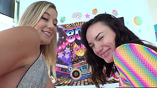 ALL ANAL River Lynn and Paris Lincoln spread their cheeks