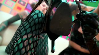 Wild Goth Latex Lesbian Fisting, Squirting,anal Gapes