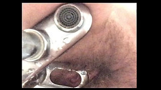 Humping faucet and bathtub edge