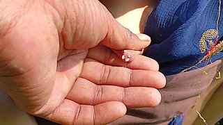 Ghass kat rahi bhabhi ko mut nikala aur milk