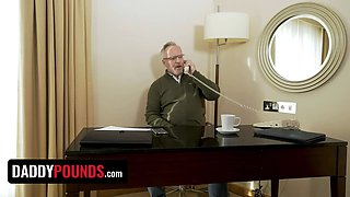 Jaw-dropping desperate slut is on the hunt for a fresh wealthy sugardaddy - daddypounds small teens