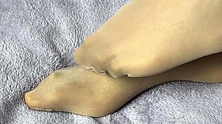 Secretary in Nylon Pantyhose Loves Her Long Legs