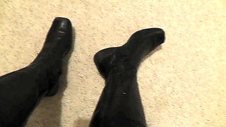 Licking Soles of Daywear Boots - Size 1920 X 1080