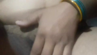 Desi village woman masturbating pussy water for boyfriend Gassi Goody Sex Video