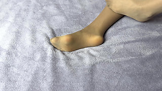 Secretary in nylon pantyhose loves her long legs