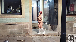 Risky Public Naked Chubby in the Building Pissing Outdoor