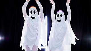 Stunning Selina Bentz and Juniper Ren - young (18+) movie - Daughter Swap