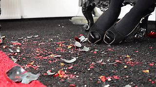 Crush Feets - I Hate Xmas - Top Arabian Domina Cecilia Fernandez