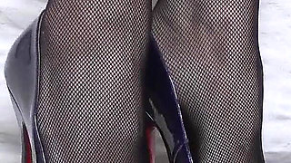 High Heels Goddess Shows off Her Purple Patent Leather Pumps