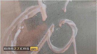 - Payton Hall Plays An Old Trick In The Book To Get The Plumber Naked & In Her Bed