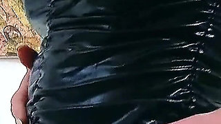 Sexy skinny MILF secretary Daryl uses lunch break for masturbation